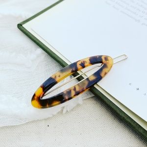Tina Oval Tortoiseshell Barrette